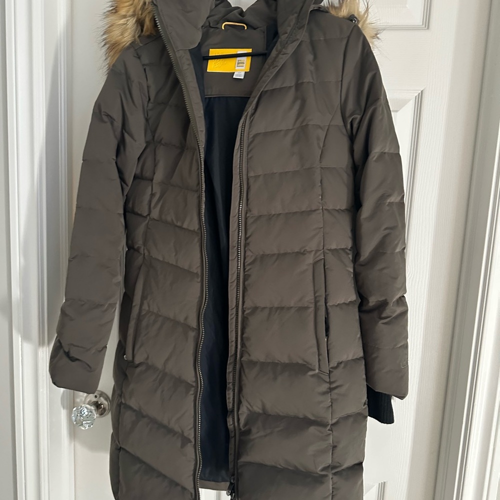 Like winter parka in army green. Size small